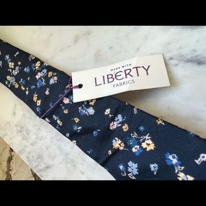 Express LIBERTY Men’s Floral Slim Tie